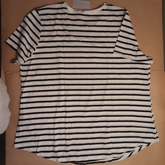 New T shirt with sequins - Picture 2 of 8